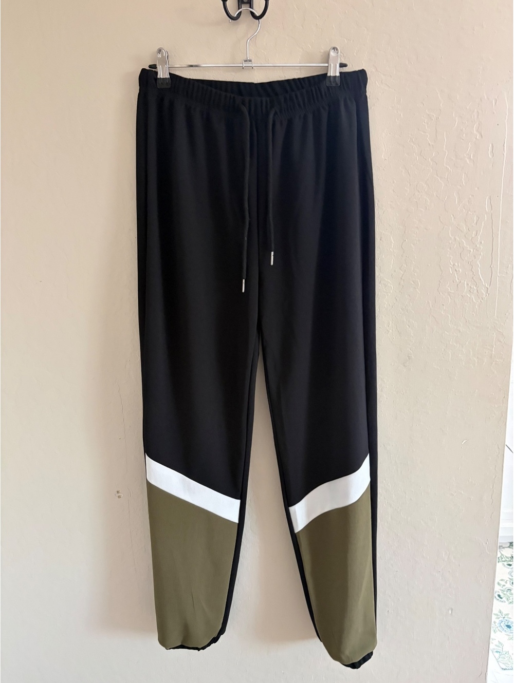 NWOT Ellie & Kate joggers